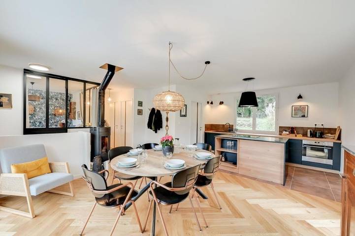 Location de vacances pour 6 personnes, avec jardin ainsi que vue et piscine à Générargues