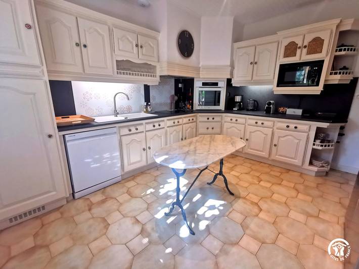 Gîte pour 10 personnes, avec jardin et piscine à Roujan - 4