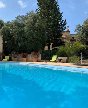 Gîte pour 6 personnes, avec piscine ainsi que jardin et terrasse à Taulignan
