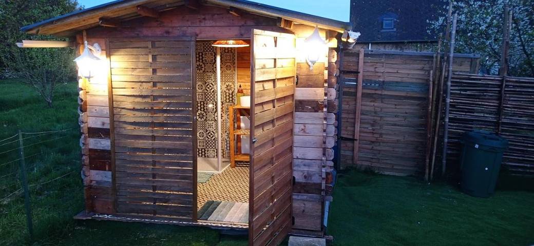 Gîte pour 2 personnes, avec Jacuzzi ainsi que Terrasse et Jardin à Pleugueneuc - 3