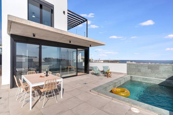 Chalet para 6 personas, con piscina además de balcón y vistas en Telde