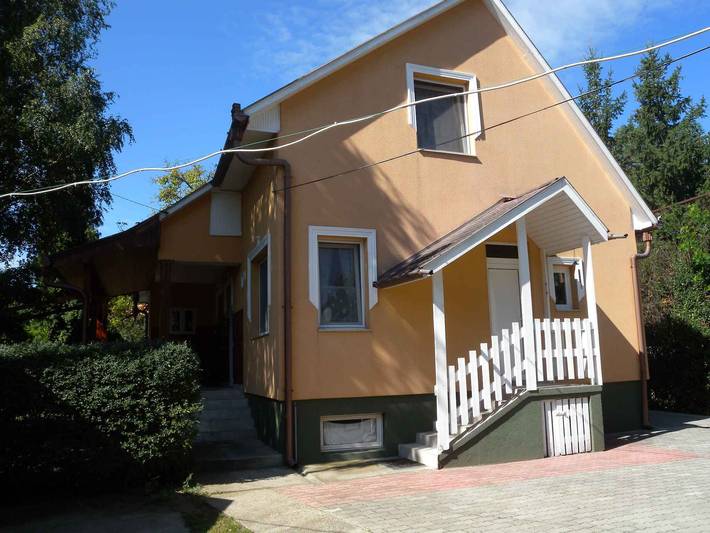 Maison de vacances avec terrasse et barbecue in Balatonlelle, Rive sud du lac Balaton