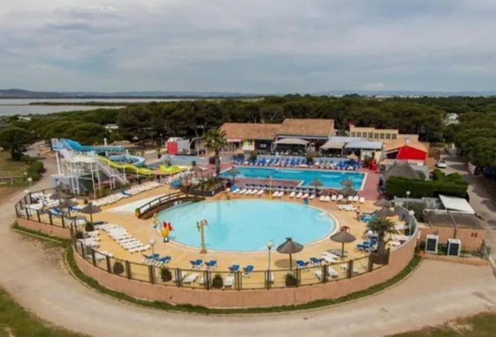 Camping para 8 personas, con vistas al lago y piscina además de vistas y terraza - 1