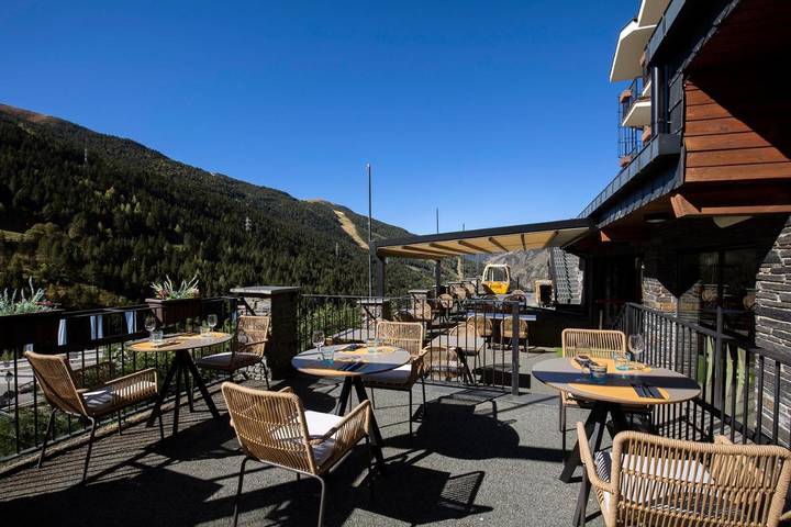Hotel para 3 personas, con Balcón y Terraza además de Jacuzzi y Piscina para niños en Andorra