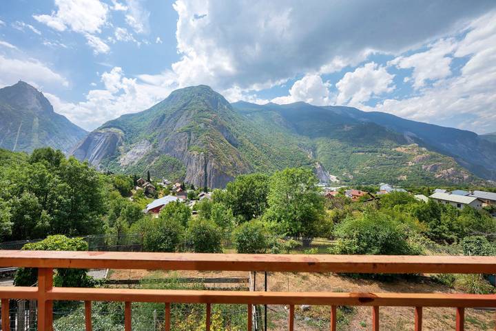 Holiday Home "Les Hauts de Saint Martin": South-Facing Mountain View