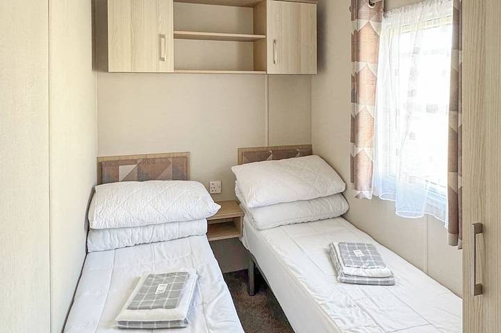 1 bedroom accommodation in Colchester in Mersea Island, Colchester