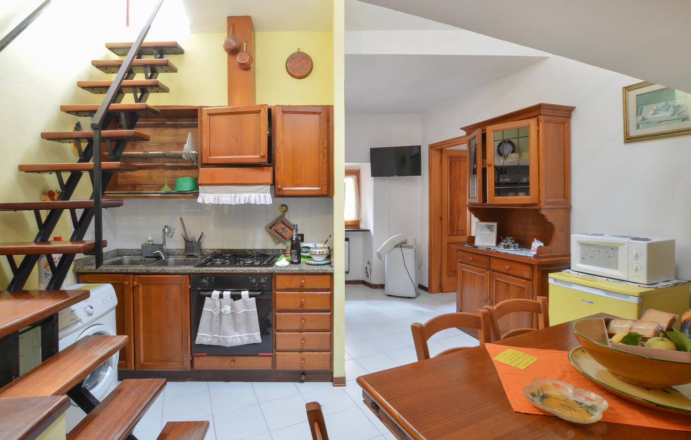 Ganze Ferienwohnung, Modernes Apartment mit Terrasse, 2km zur Küste - WiFi, Wärmepumpen in Monterosso al Mare, Monterosso al Mare Gemeinde