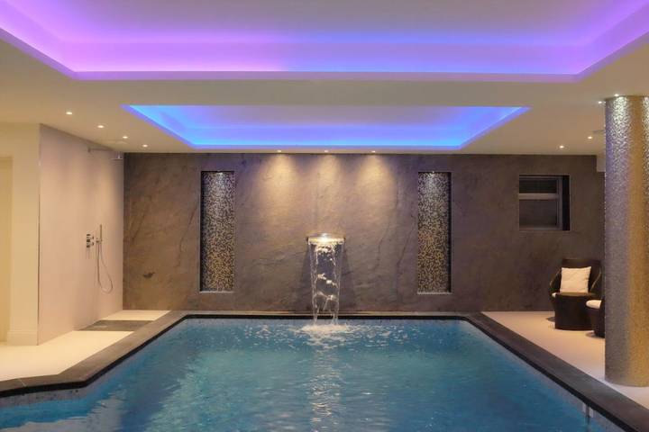 Hôtel pour 7 personnes, avec Balcon et Jacuzzi ainsi que Terrasse et Jardin à Blanquefort