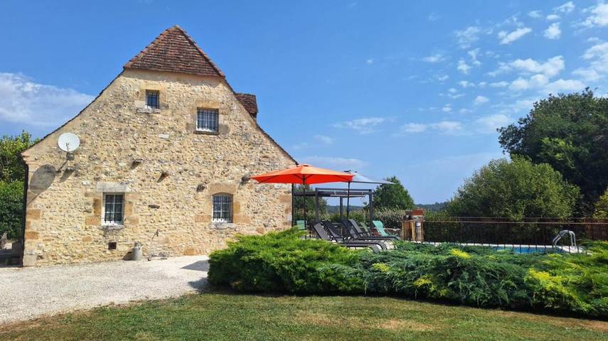 Location de vacances pour 4 personnes, avec terrasse ainsi que jardin et piscine à Bars - 2