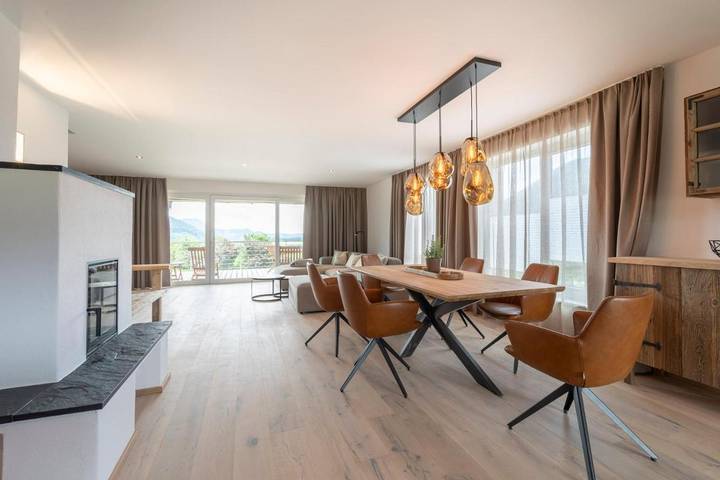 Ferienwohnung für 6 Personen, mit Balkon und Terrasse sowie Garten und Pool in Faistenau