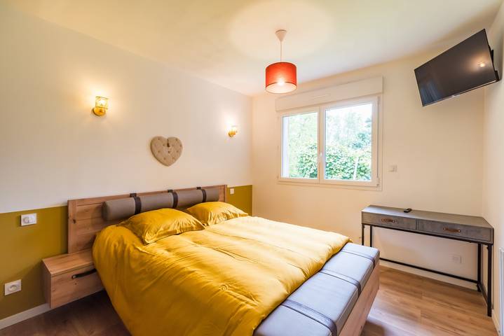 Location de vacances pour 8 personnes, avec terrasse et jardin à Ploumilliau - 4