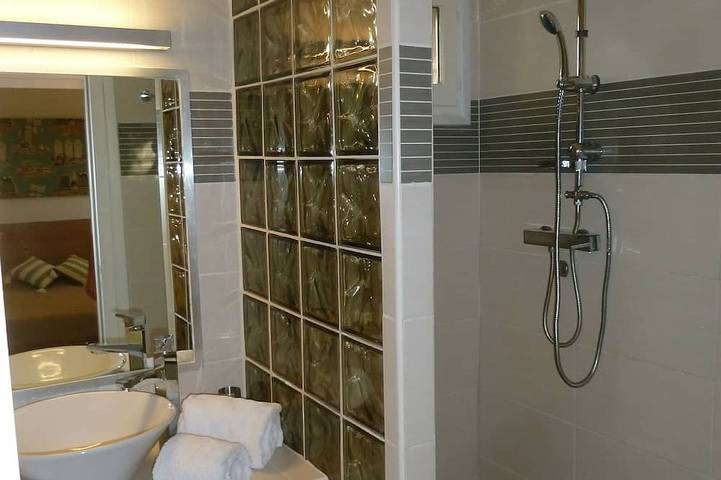 Ganze Wohnung, Herrlicher Meerblick in privater Residenz mit Pool. Das Hotel liegt 300 m vom Strand entfernt in Santa Giulia, Porto-Vecchio