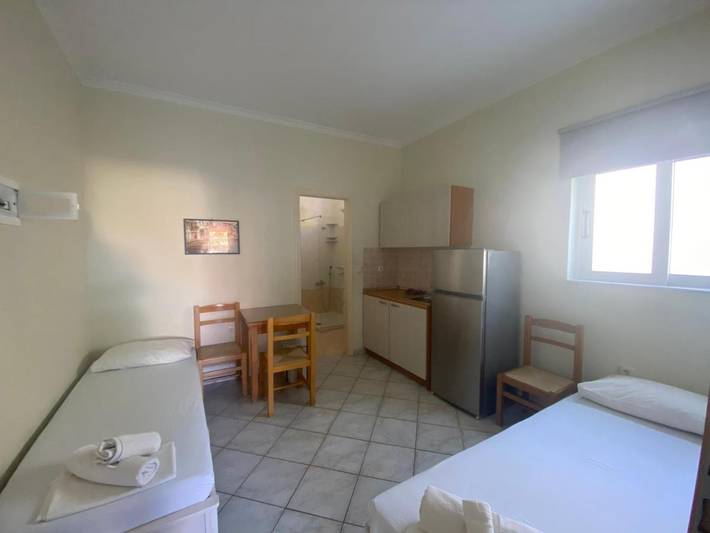 Location de vacances pour 3 personnes, avec Balcon et Terrasse ainsi que Jardin et Piscine dans Stalos - 2