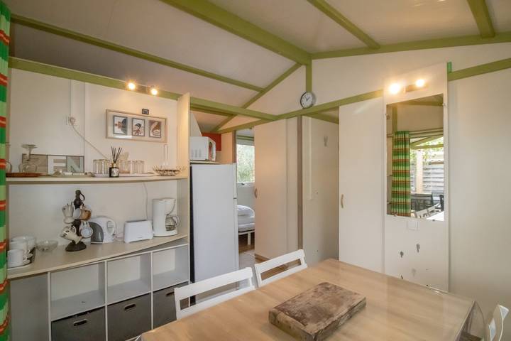 Chalet 'Confort M Nahe am Meer' mit Gemeinschaftspool, privater Terrasse & Klimaanlage in Pianottoli-Caldarello, Sartène und Umgebung