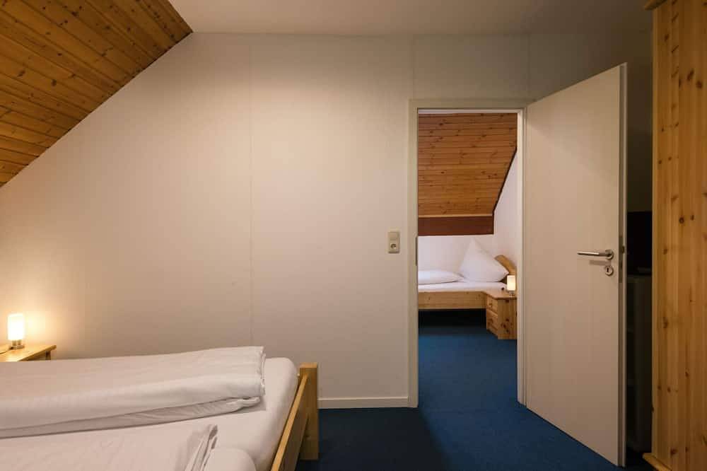 Ganze Wohnung, Angenehme Wohnung für 12 Gäste mit  W-Lan, Tv, Balkon und Haustiere erlaubt in Immerath, Vulkaneifel