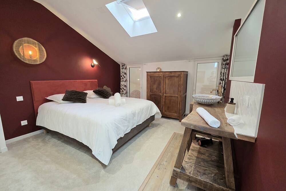 Ganze Wohnung, Apartment-Stadt-Ensuite mit Dusche-Terrasse in Angoulême, Charente