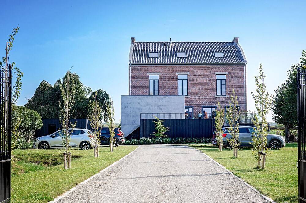 Vakantiewoning Het Maashuis met 9 Slaapkamers met Eigen Sanitair Voor max 26p in Uikhoven, Maasmechelen