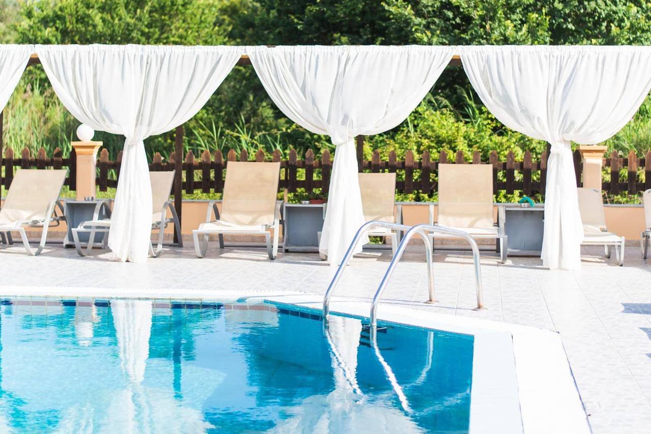 Saint Peter Bay Aparthotel in Kavos, Corfou