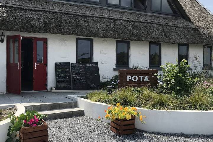 Luxury safari tent sleeps 6. Wild Atlantic Way Connemara near beach/Aran Islands in Connemara