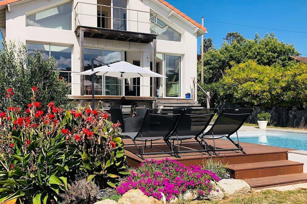 Villa familiale 10 personnes - piscine et vue mer - 400 m de la mer et du bourg in Préfailles, Côte de Jade