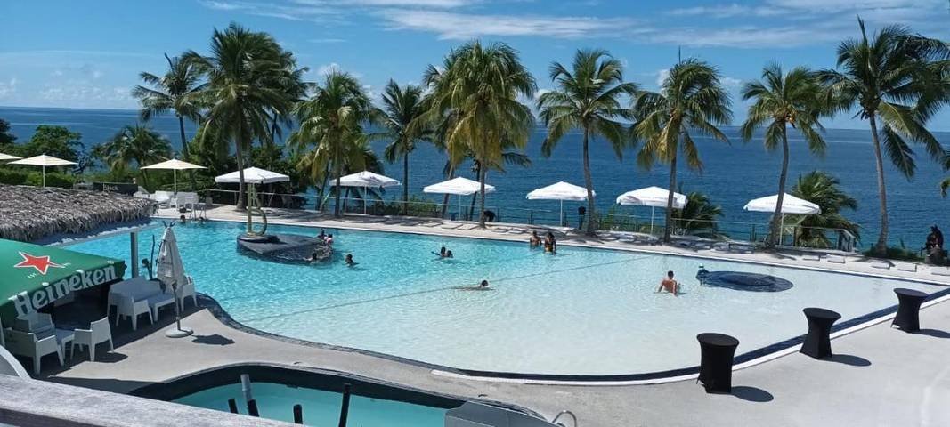 Appartement de vacances pour 3 personnes, avec piscine ainsi que jardin et vue