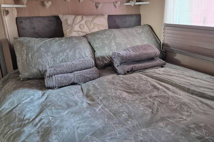 The Cosy Hide - a romantic, rural retreat in Cottenham, Cambridgeshire