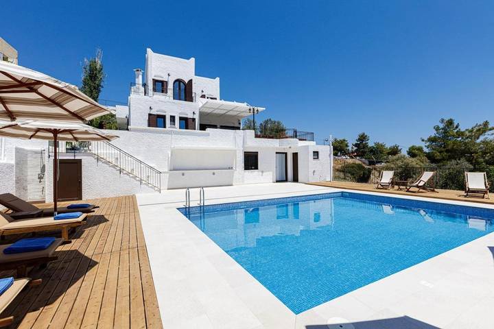 Villa für 16 Personen, mit Balkon und Terrasse sowie Garten und Pool in Bali (Kreta)