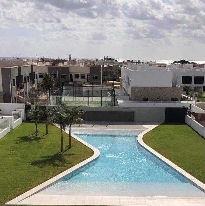 Apartamento para 4 personas, con jardín y piscina en Torre de la Horadada