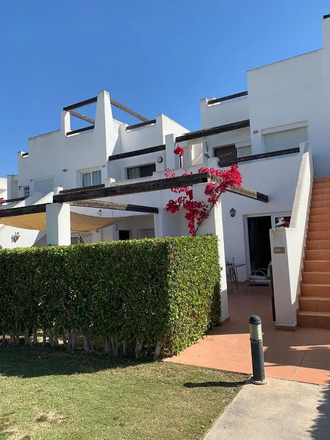 Apartamento de vacaciones para 6 personas, con piscina además de vistas y jardín - 1