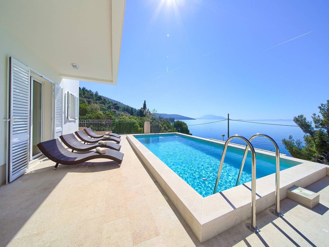 Villa in Cres with Sea Views & Pool in Martinscica, Cres