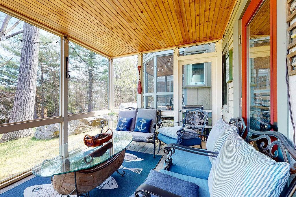 Ganze Wohnung, Lake-view townhome at Samoset with pools, beach, Wifi, & Ac in Gilford, Lake Winnipesaukee