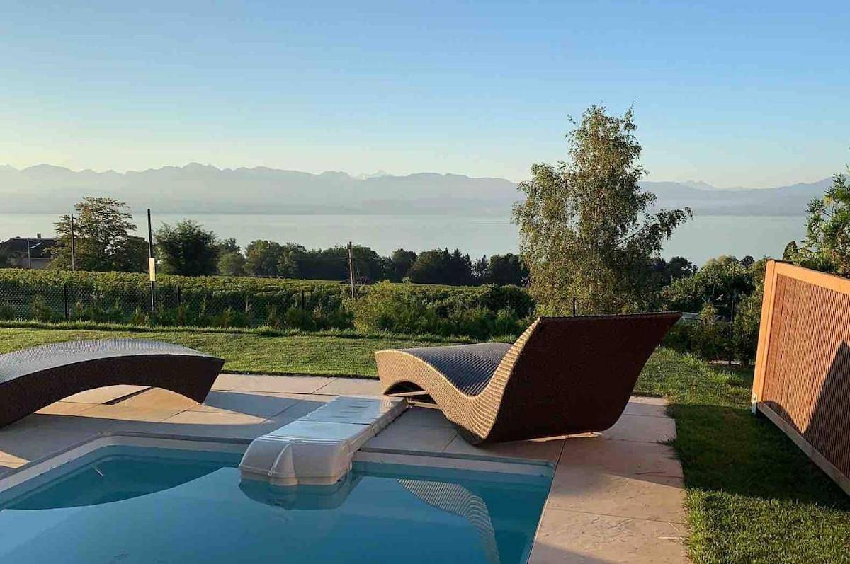 Appartement entier, Appart avec piscine chauffée et plage 5 min in Perroy, Lac Léman