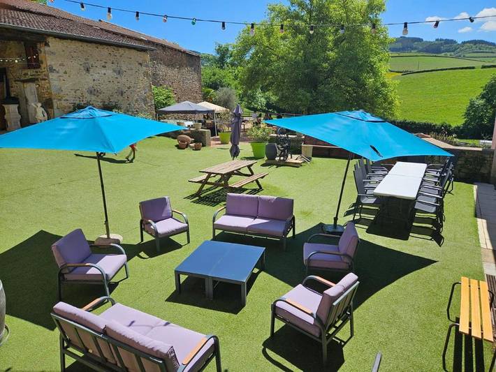 Location de vacances pour 18 personnes, avec jardin et piscine à Bourgvilain - 2