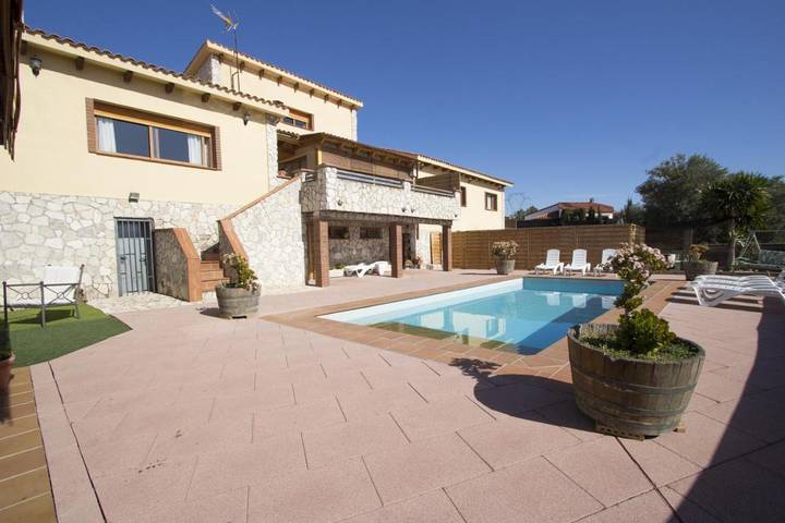Casa rural para 9 personas, con Balcón y Terraza además de Jardín y Piscina en Pla del Panadés - 2