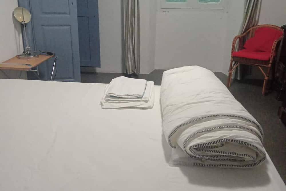 Typical village house with swimming pool and large garden with exceptional view in Olmo, Corte und Umgebung