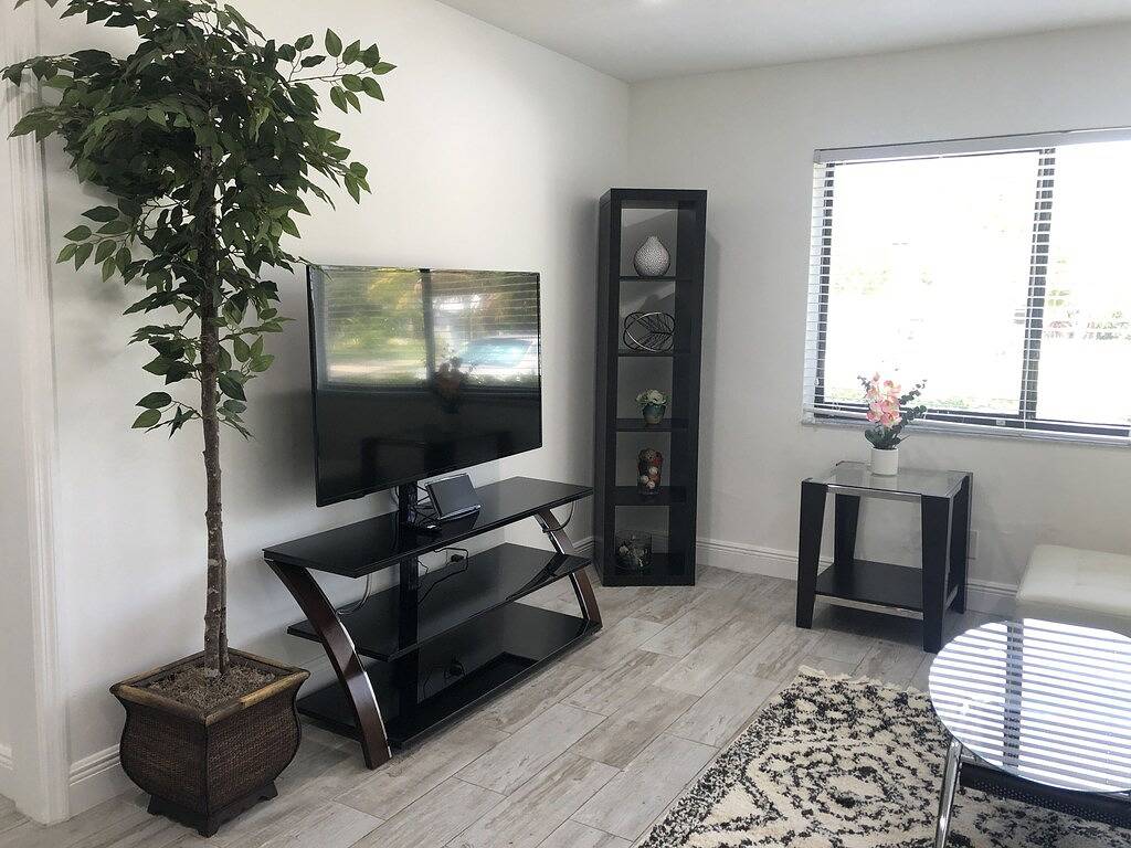 Ganze Wohnung, Spacious 2bd, washer/dryer, private patio, grill in Delray Beach, Palm Beach County