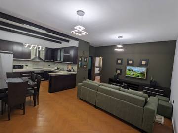 Villa für 10 Personen in Tiranë, Albanien, Bild 4