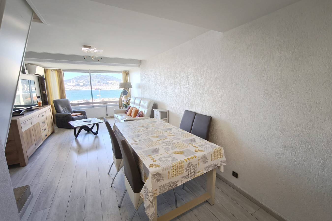 Appartement entier, Appartement lumineux à 3 mn de la plage in Ajaccio, Région d'Ajaccio