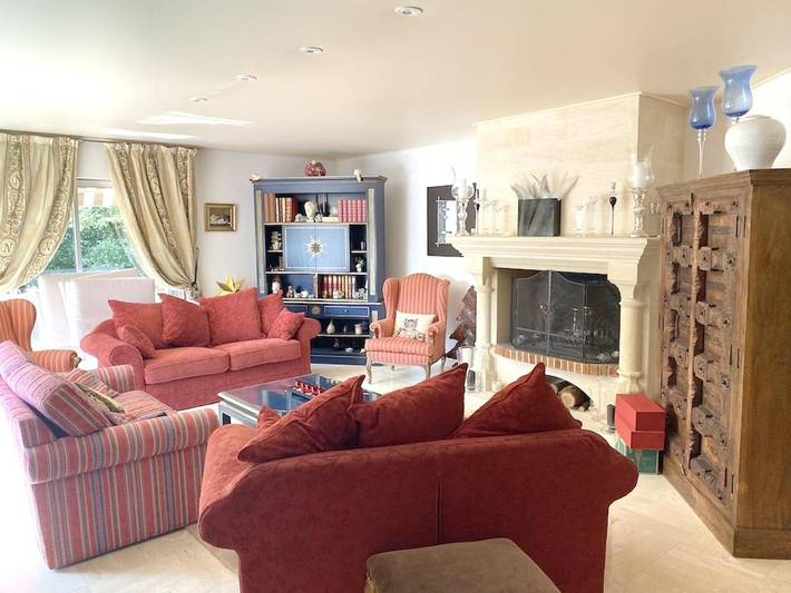 Location de vacances pour 8 personnes, avec jardin ainsi que piscine et terrasse à Nalliers - 4