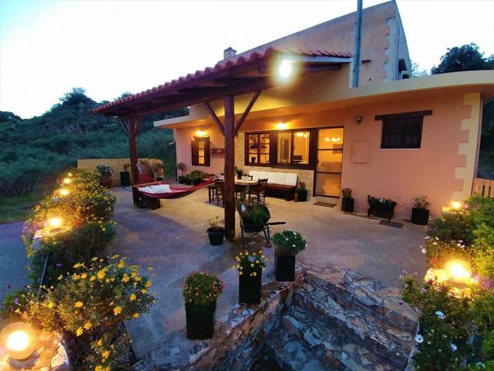 Vakantiehuis voor 5 personen, met Terras en Tuin in Chania