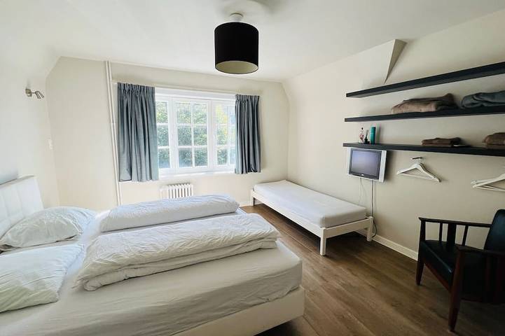 Villa in posizione centrale con 4 camere da letto (10 letti), WIFI Gratuito! in Bruges, Provincia delle Fiandre Occidentali