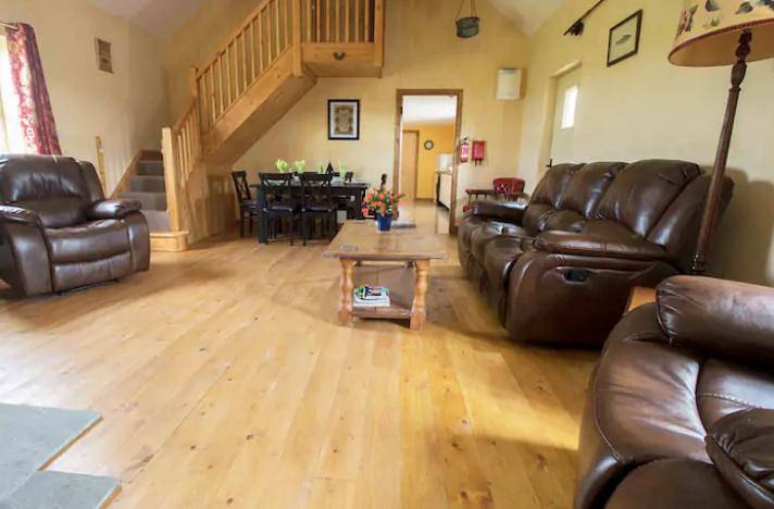 Emly - Cottage - Sleeps 6 - Parking - Garden in Comté de Tipperary