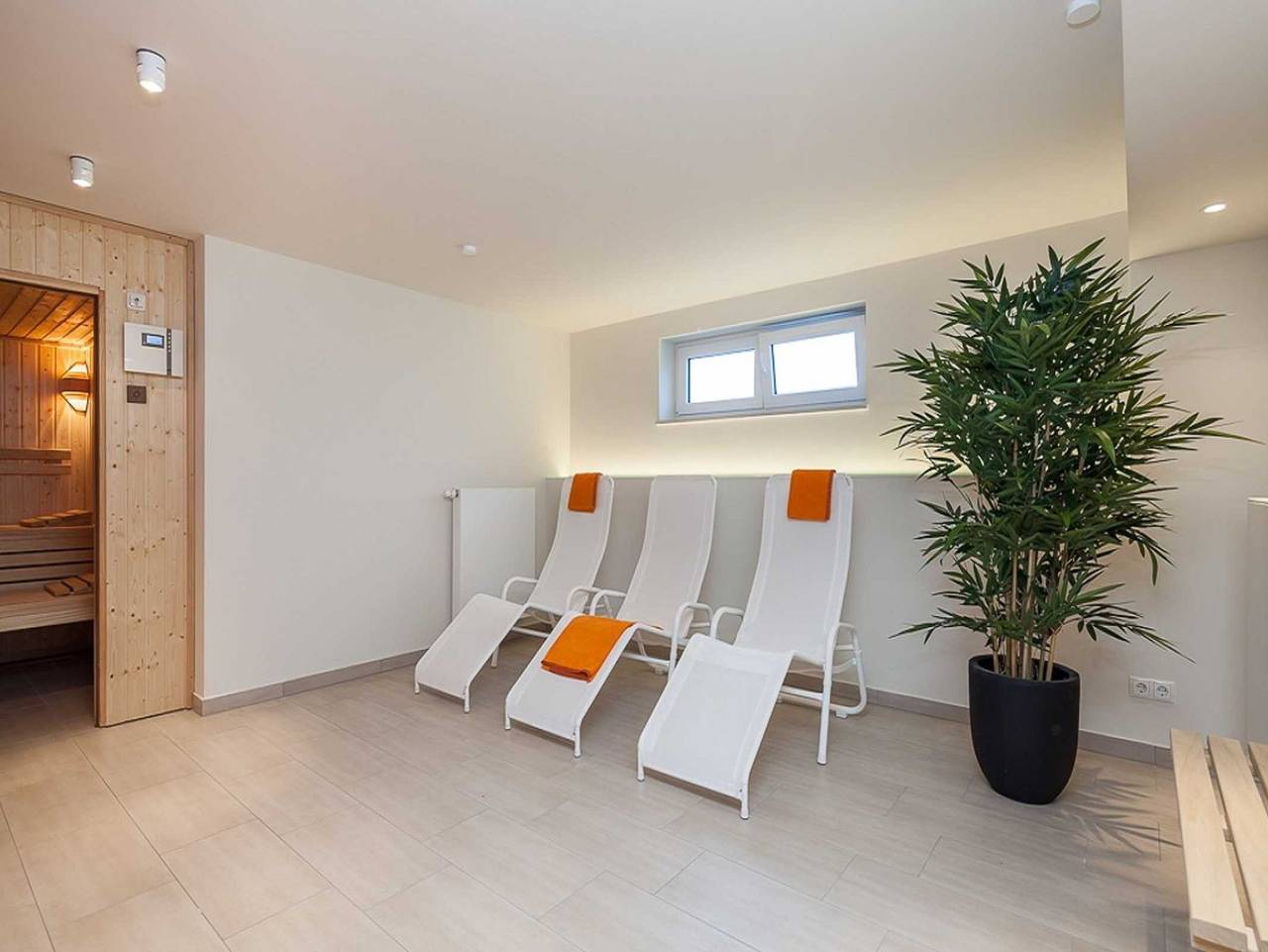 Ganze Ferienwohnung, Lütt - Ferienzimmer direkt am Strand! in Juliusruh, Rügen