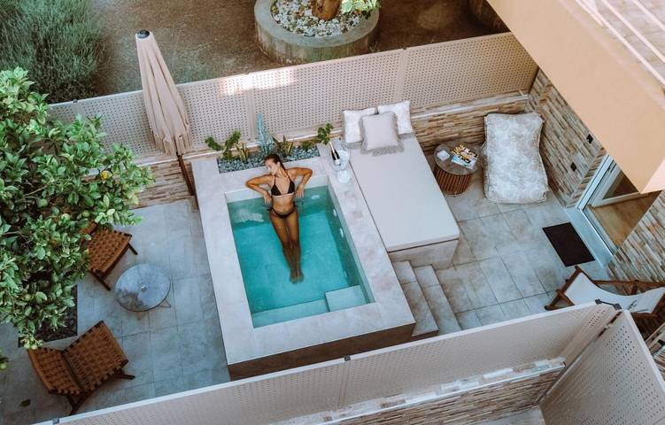 Ferienhaus für 2 Personen, mit Terrasse und Garten sowie Pool
