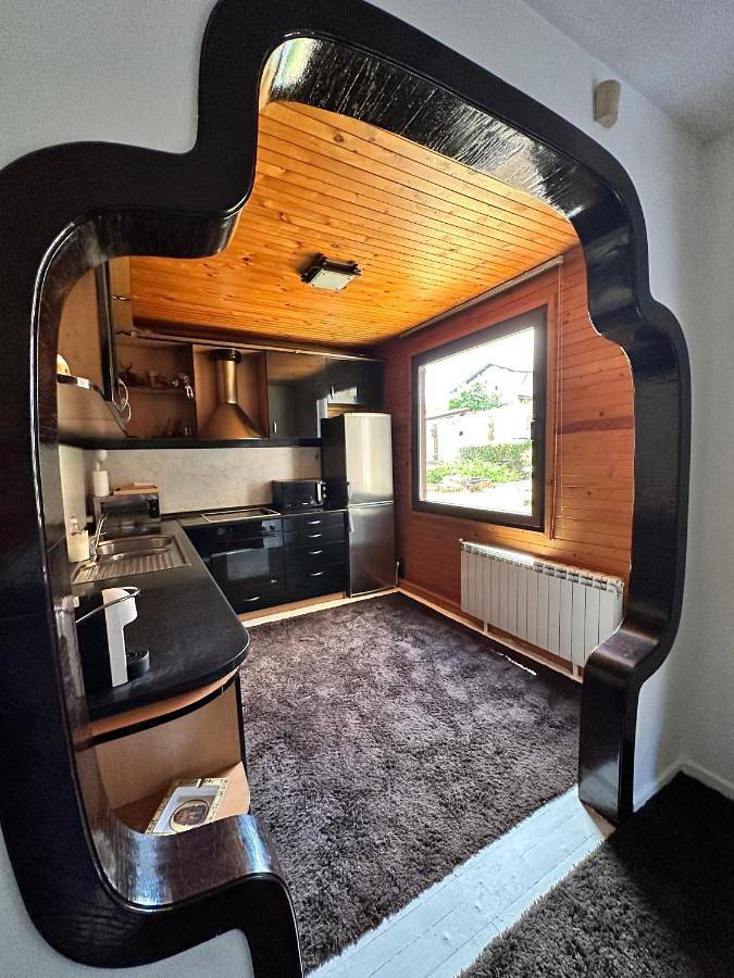 Lea Hause with swimming pool,Jacuzzi in Vitosha montain and free parking in Sofia, Witoscha