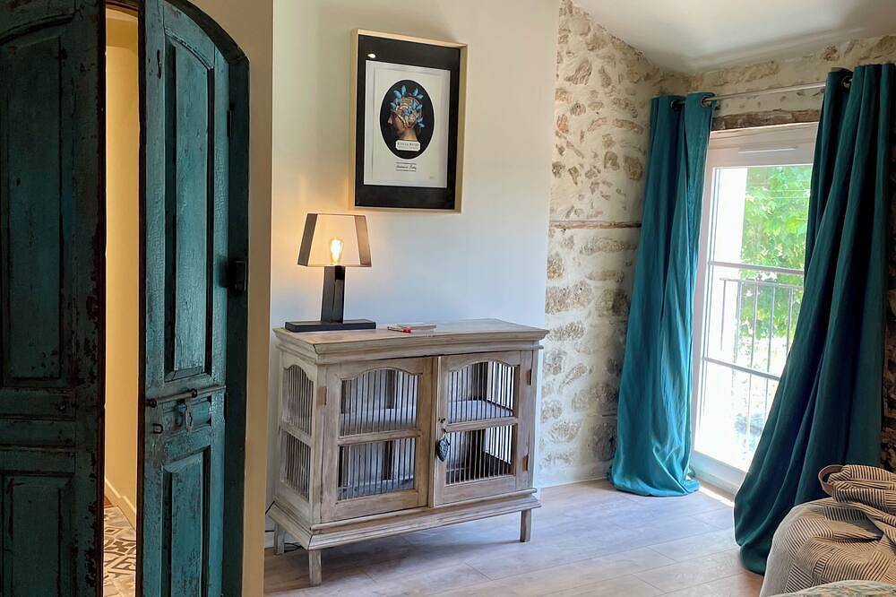 Une maison en Provence. in Camaret-sur-Aigues, Vaucluse