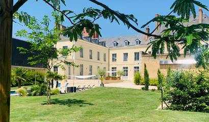 Maison d’hôte pour 2 personnes, avec terrasse et piscine ainsi que vue et jardin dans la Sarthe