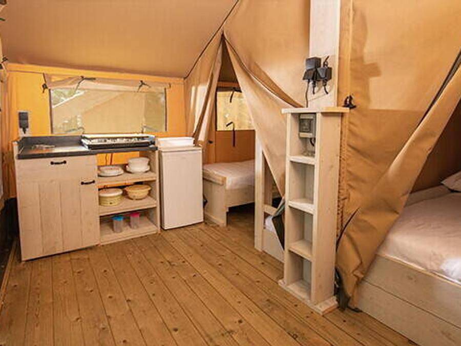 Camping Village Le Fayolan - Tienda de lona y madera 5 personas - Tienda Eco Lodge | 2 Dormitorios | 4/5 Pers. | Terraza individual in Clairvaux-les-Lacs, Jura