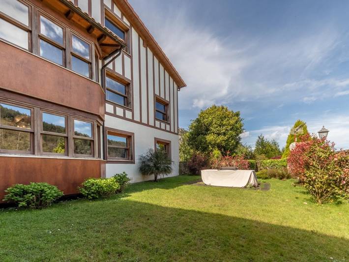 Apartamento para 6 personas, con Jacuzzi además de Terraza y Jardín en Castro Urdiales