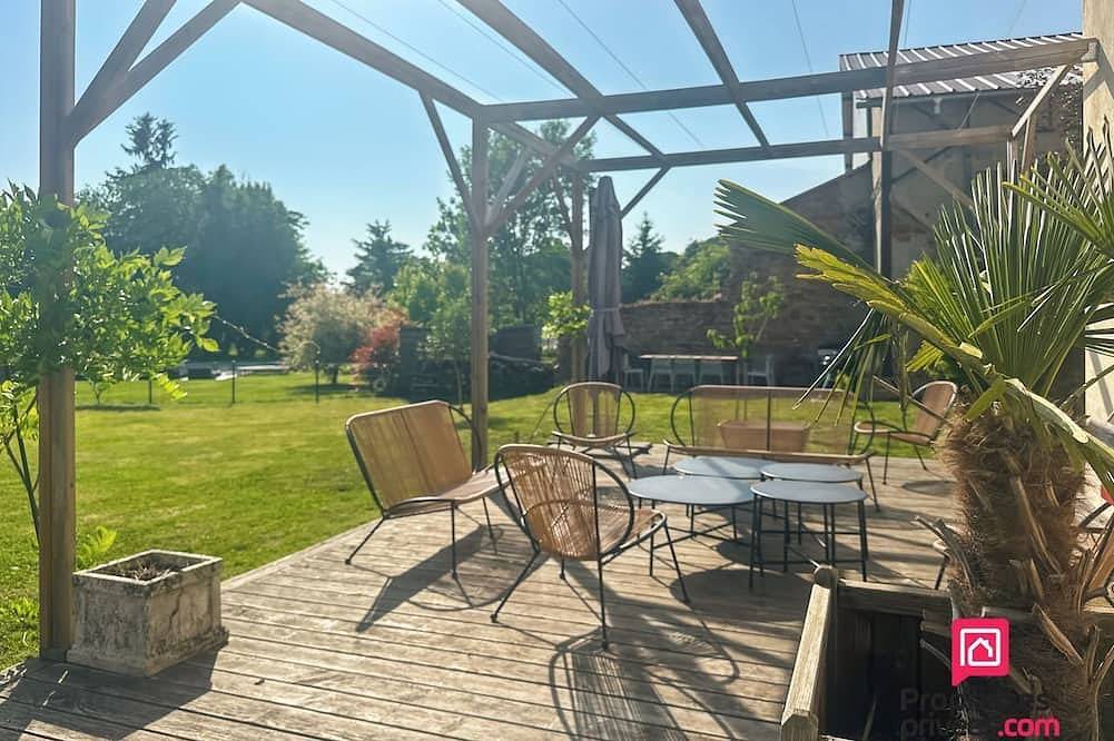 Gîte avec piscine aux portes du Morvan – Jusqu’à 15 personnes in Cussy-les-Forges, Parc naturel régional du Morvan